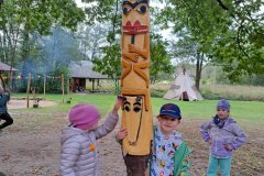 Dzieci-z-zeroweczki-na-wycieczce-w-wiosce-indianskiej-15