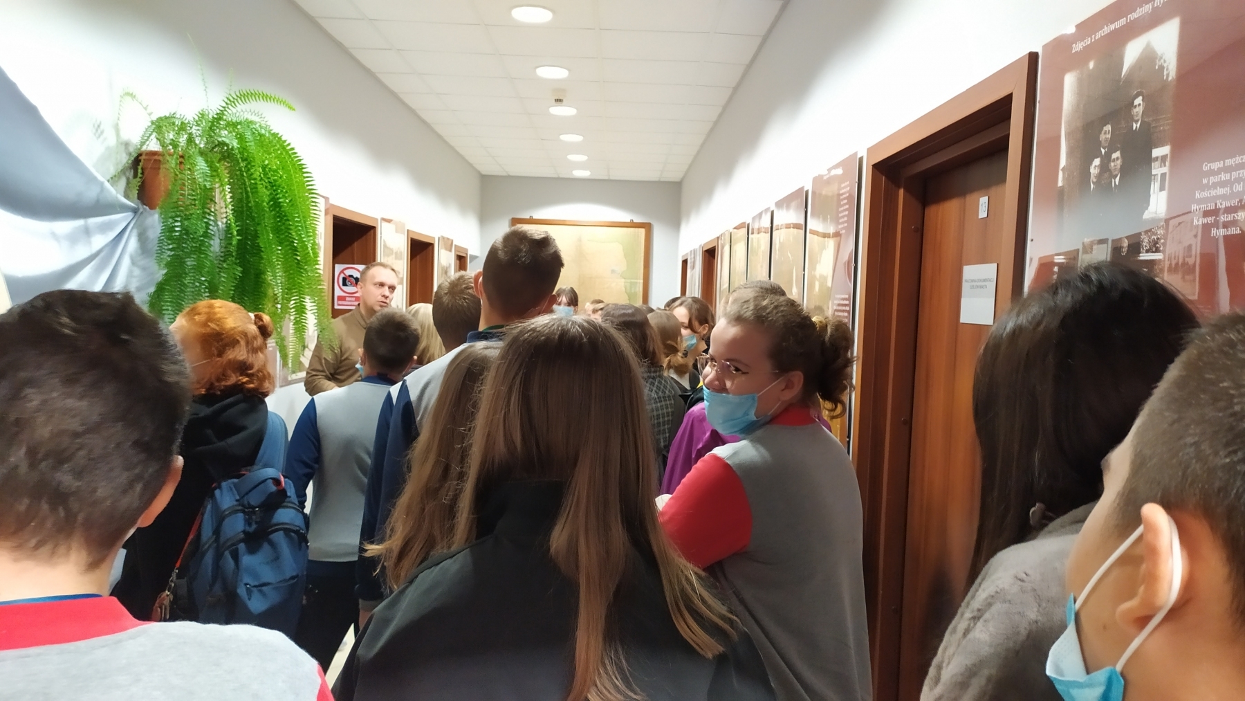 Klasy-7d-i-8a-w-Bibliotece-Miejskiej-14