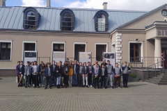Klasy-7d-i-8a-w-Bibliotece-Miejskiej-1