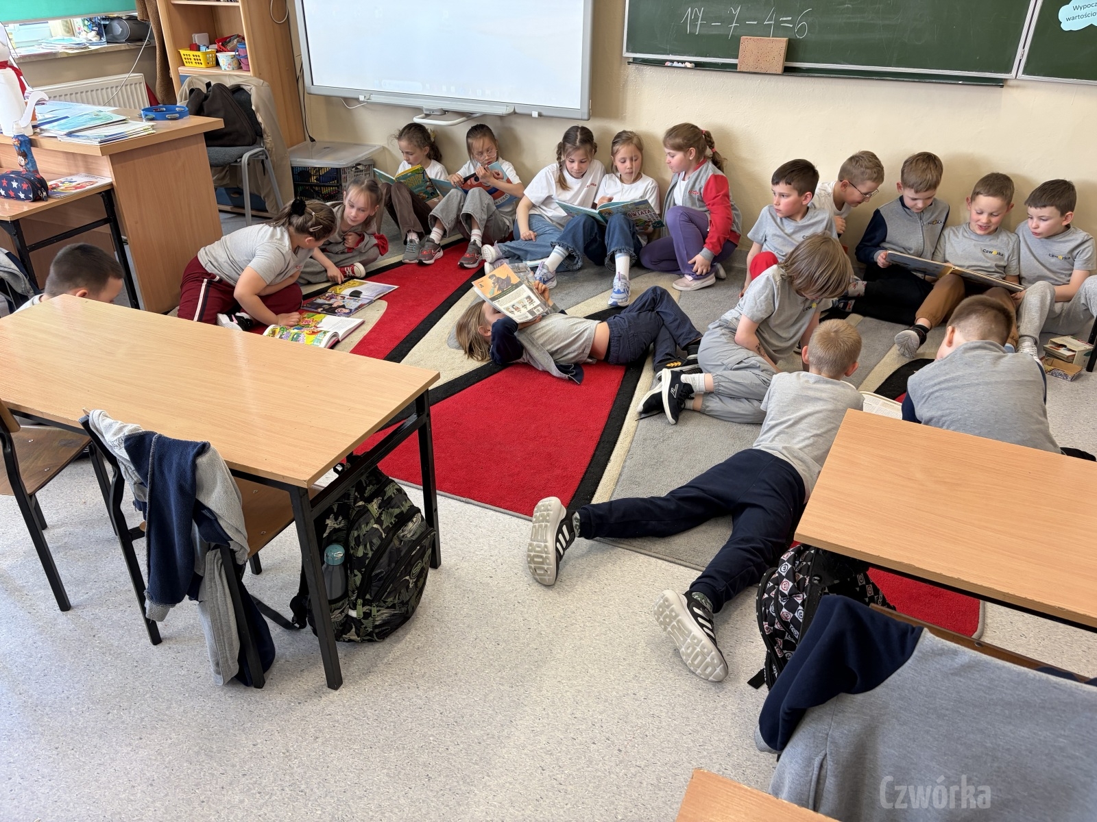 Kwiecien-–-miesiacem-ksiazki-w-klasach-pierwszych-4