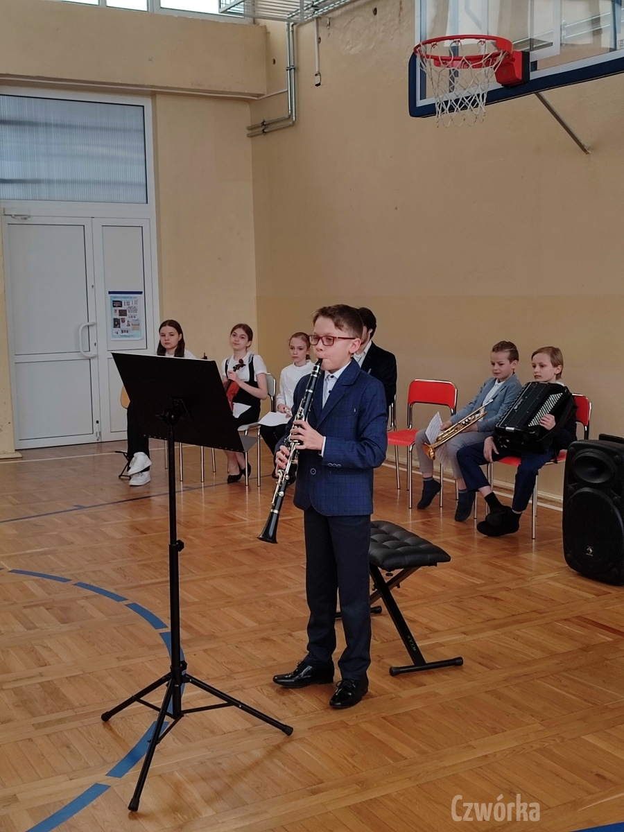 Lekcja-muzyczna-w-wykonaniu-uczniow-Szkoly-Muzycznej-10
