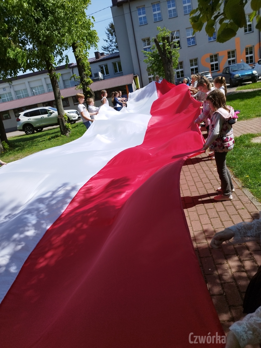 Majowe-Swieta-zajecia-patriotyczne-w-swietlicy-7
