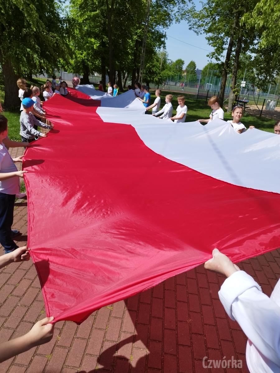 Majowe-Swieta-zajecia-patriotyczne-w-swietlicy-9