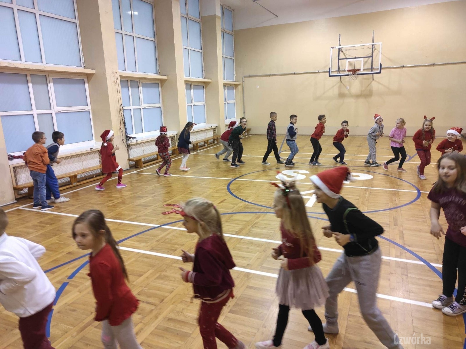 Mikolajki-na-sportowo-w-swietlicy-szkolnej-19
