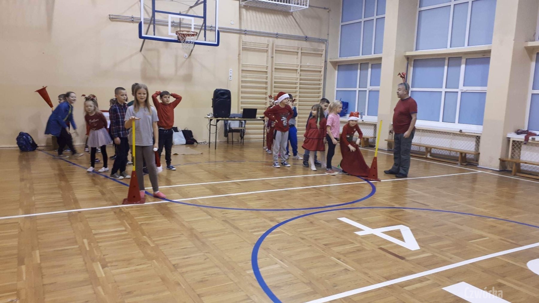 Mikolajki-na-sportowo-w-swietlicy-szkolnej-23