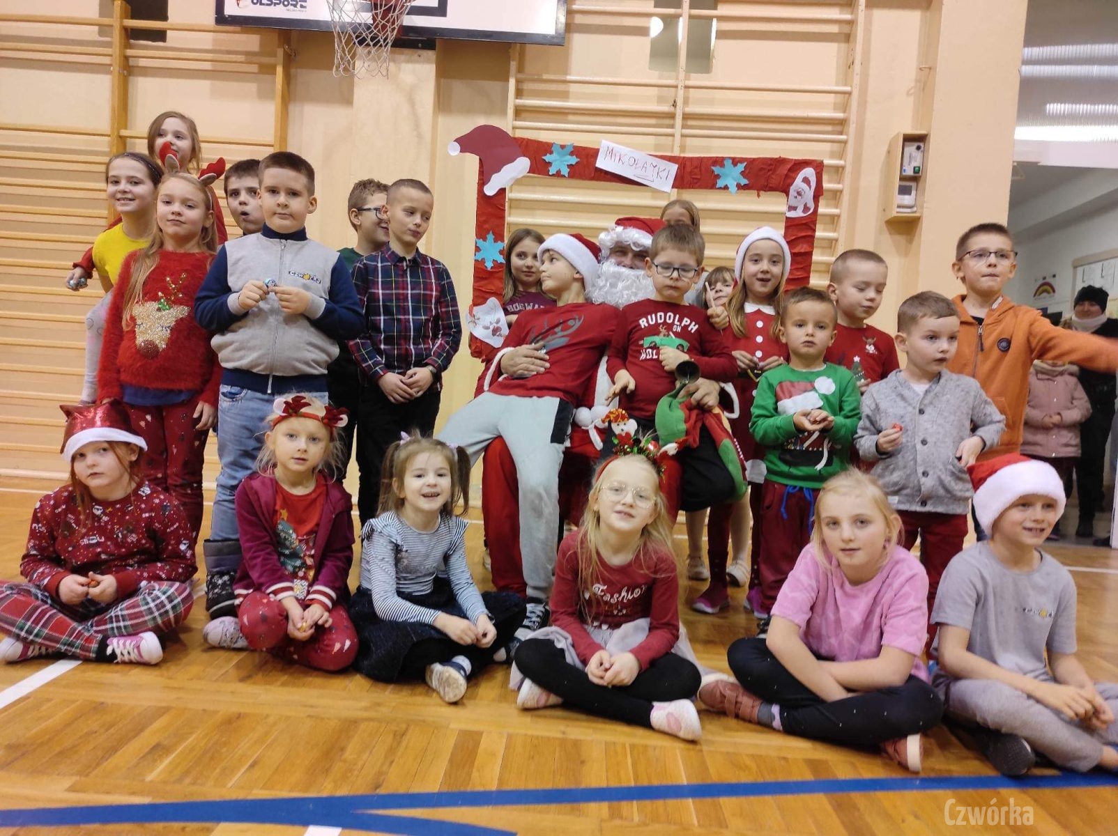 Mikolajki-na-sportowo-w-swietlicy-szkolnej-27