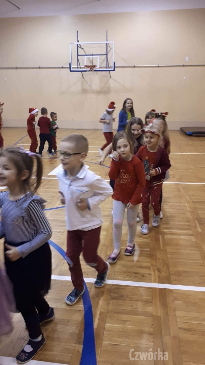 Mikolajki-na-sportowo-w-swietlicy-szkolnej-29