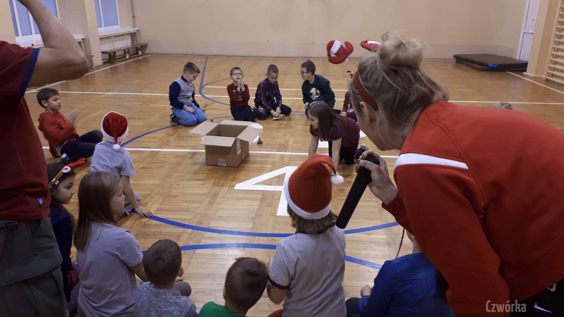 Mikolajki-na-sportowo-w-swietlicy-szkolnej-33