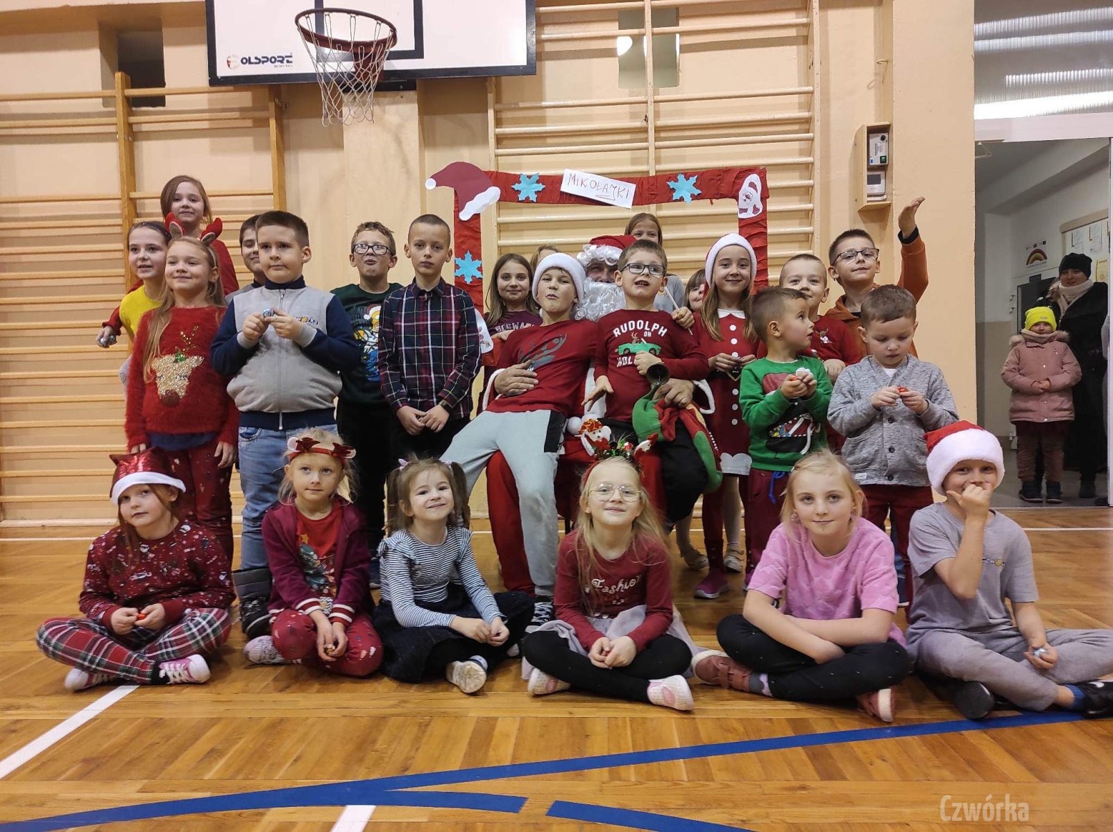 Mikolajki-na-sportowo-w-swietlicy-szkolnej-34