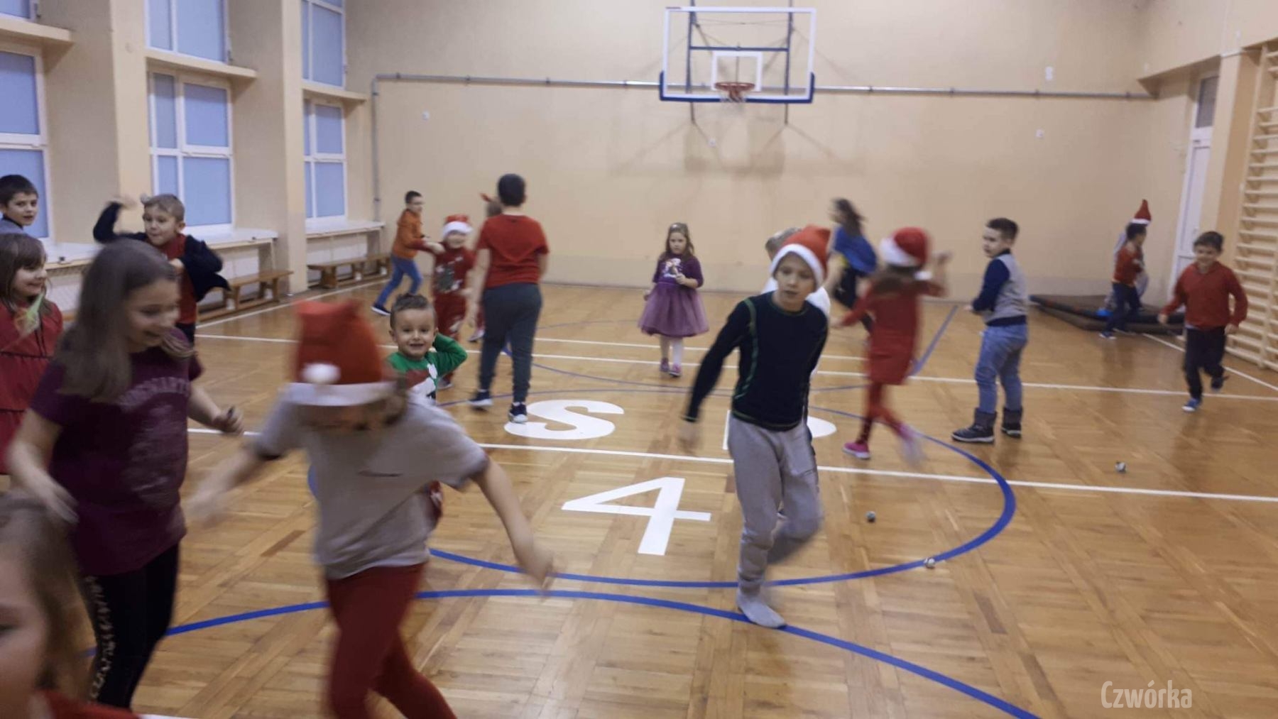 Mikolajki-na-sportowo-w-swietlicy-szkolnej-7