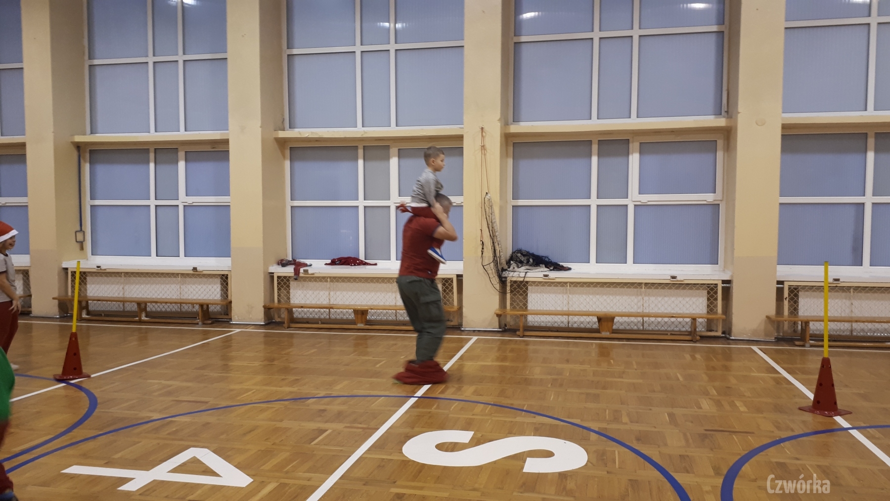 Mikolajki-na-sportowo-w-swietlicy-szkolnej-7