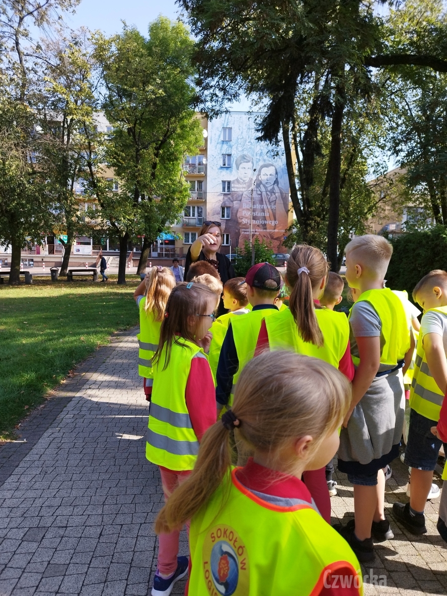Pierwszaki-poznaja-Patrona-szkoly-2