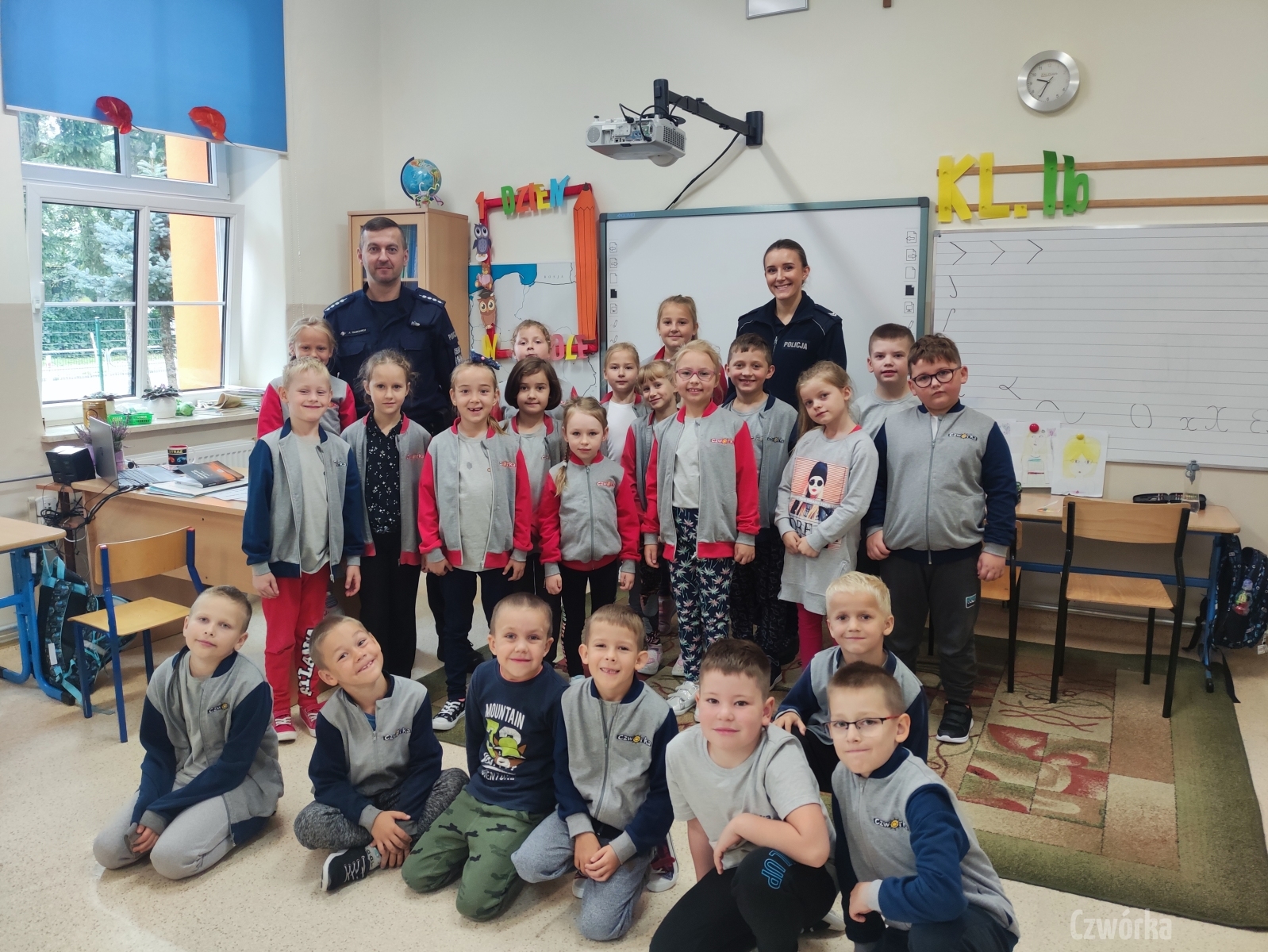 spotkanie-z-policja-w-klasach-pierwszych-5