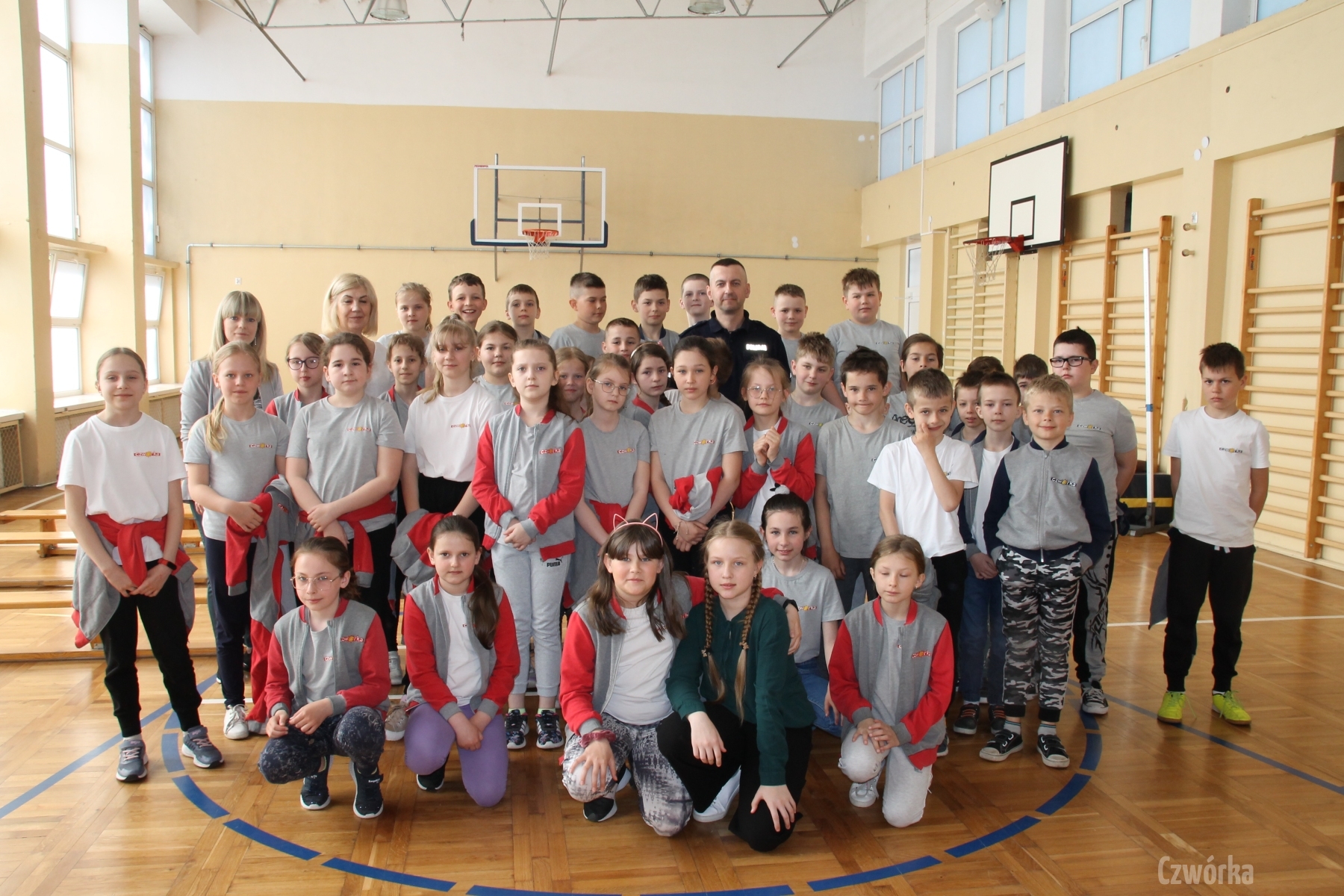 Spotkanie-uczniow-klas-I-–-III-z-policjantem-4