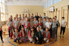 Spotkanie-uczniow-klas-I-–-III-z-policjantem-3