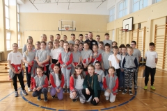 Spotkanie-uczniow-klas-I-–-III-z-policjantem-4