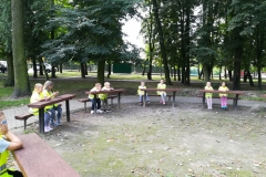 Spotkanie uczniów klas pierwszych z policjantem 