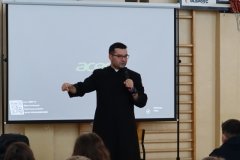 Spotkanie-z-ksiedzem-Piotrem-Jarosiewiczem-13