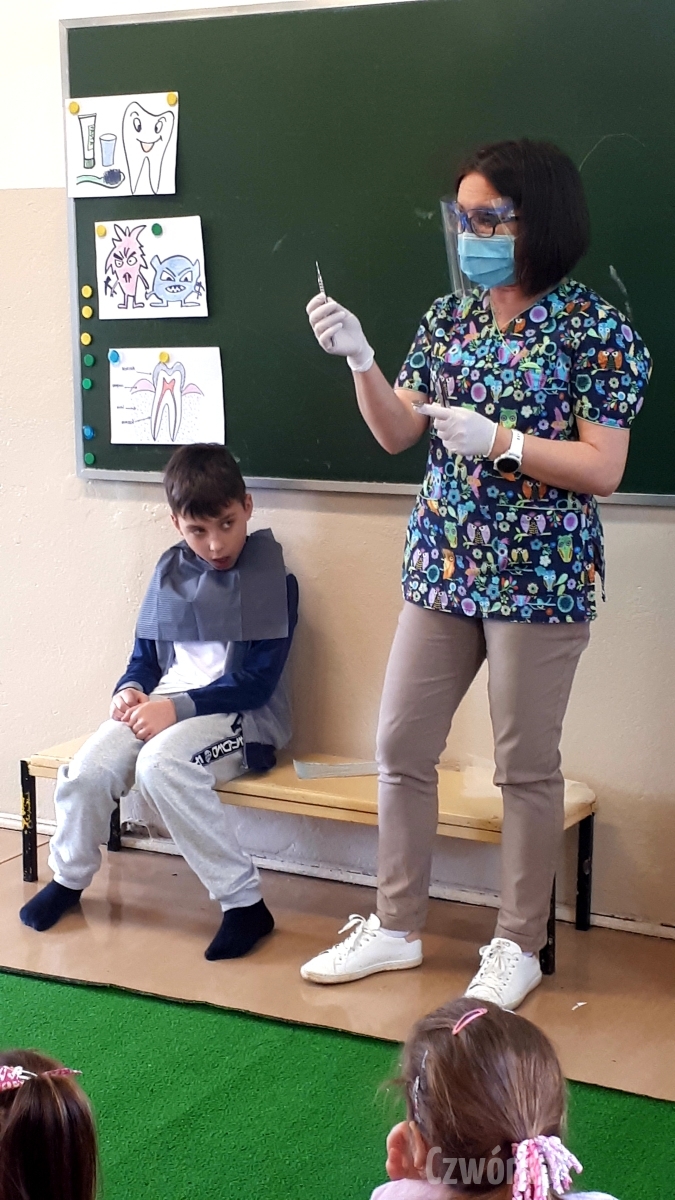 Spotkanie-z-Pania-stomatolog-w-swietlicy-szkolnej-2