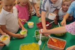 Uczymy-sie-zdrowo-odzywiac-podczas-zajec-kulinarnych-15