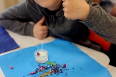 Warsztaty-tworzenia-swiec-sojowych-w-swietlicy-szkolnej-14