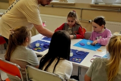 Warsztaty-tworzenia-swiec-sojowych-w-swietlicy-szkolnej-17