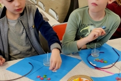 Warsztaty-tworzenia-swiec-sojowych-w-swietlicy-szkolnej-35