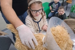 Zerowka-poznaje-prace-weterynarza-4