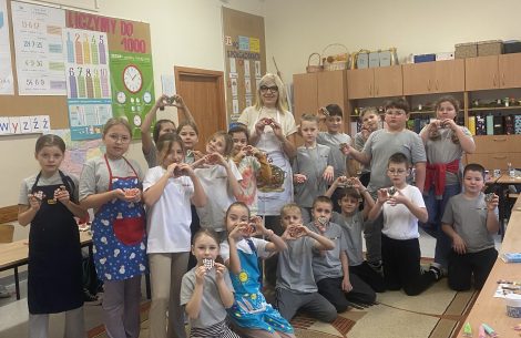 Dekorowanie pierniczków w klasie 3b